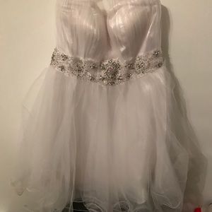 white hoco ///dama dress